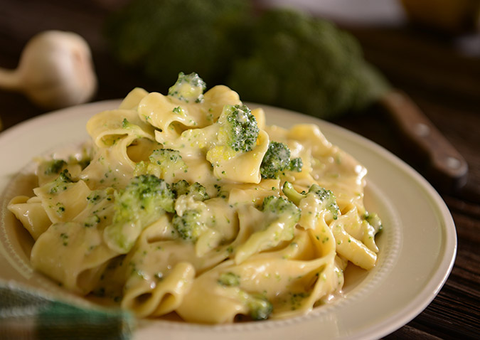 Cómo hacer macarrones con salsa de queso, la receta más fácil y